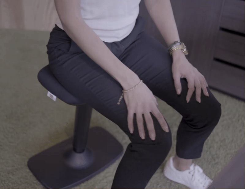 Typischer Bewegstuhl - Wackeln unter dem Becken ohne Führung